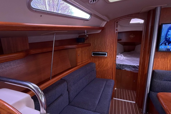 NAUTI CAT 38ft Hunter Yacht For Sale
