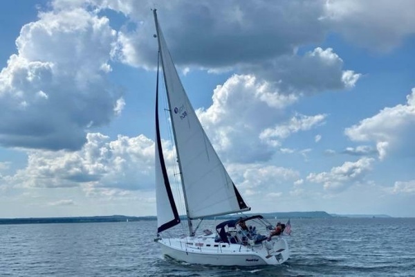NAUTI CAT 38ft Hunter Yacht For Sale