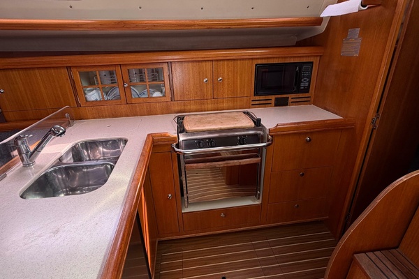 NAUTI CAT 38ft Hunter Yacht For Sale
