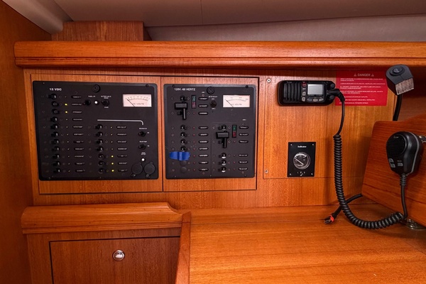 NAUTI CAT 38ft Hunter Yacht For Sale