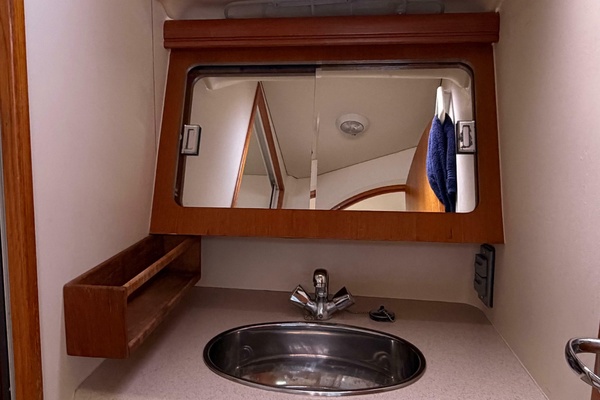NAUTI CAT 38ft Hunter Yacht For Sale