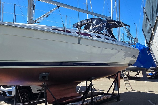 NAUTI CAT 38ft Hunter Yacht For Sale