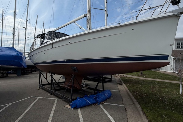 NAUTI CAT 38ft Hunter Yacht For Sale
