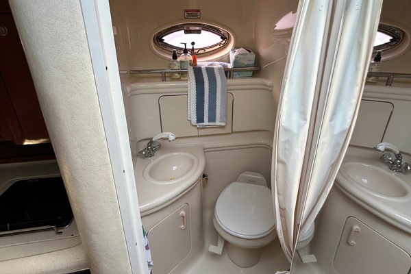 Lake Lovers 31ft Sea Ray Yacht For Sale