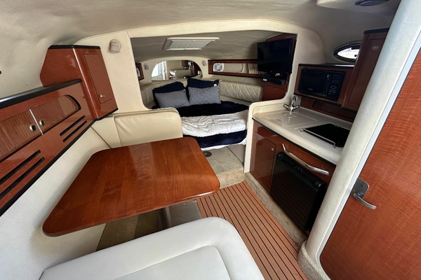 Lake Lovers 31ft Sea Ray Yacht For Sale