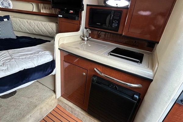 Lake Lovers 31ft Sea Ray Yacht For Sale