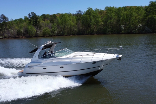 Photo of the 2004 Cruisers Yachts 370 Express