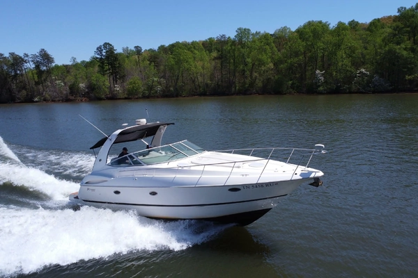 Photo of the 2004 Cruisers Yachts 370 Express