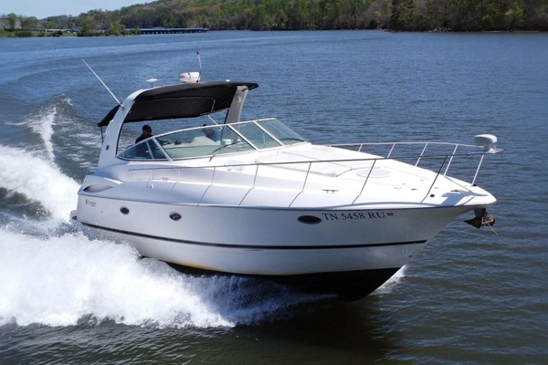 Photo of the 2004 Cruisers Yachts 370 Express