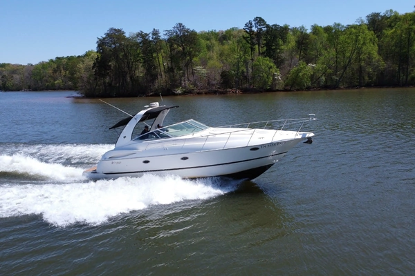 Photo of the 2004 Cruisers Yachts 370 Express