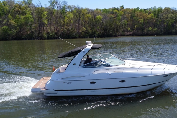 Photo of the 2004 Cruisers Yachts 370 Express