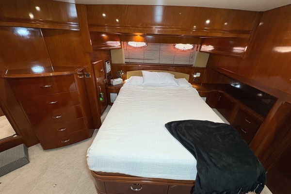 2004 Carver 56