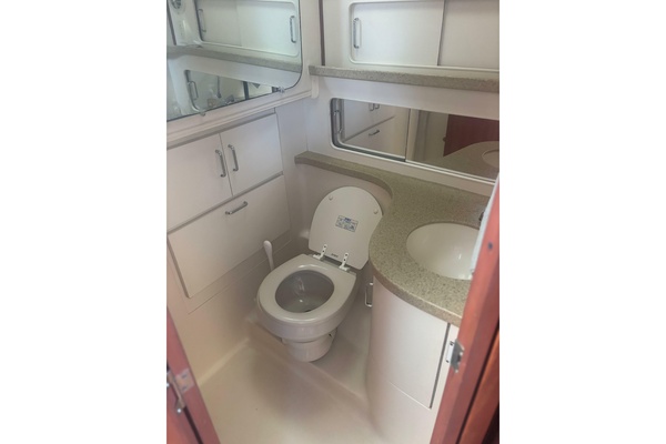 Distraction 32ft Luhrs Yacht For Sale