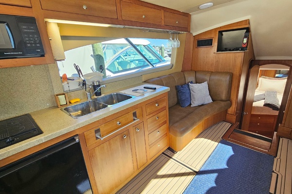 34ft Luhrs Yacht For Sale