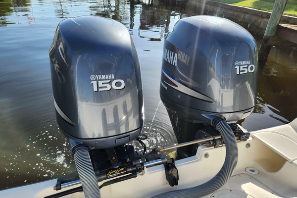 25ft Pursuit Yacht For Sale
