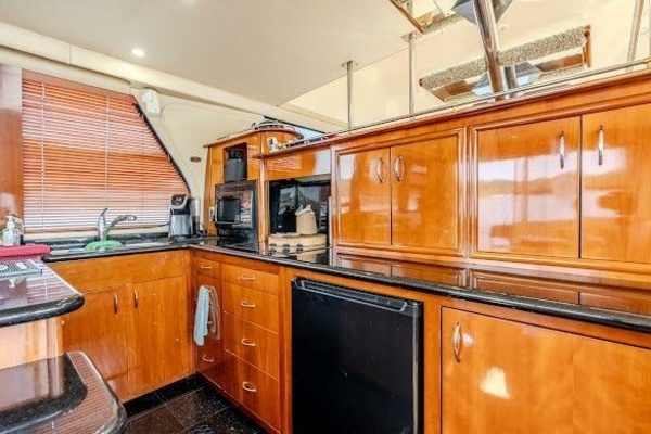 59ft Carver Yacht For Sale