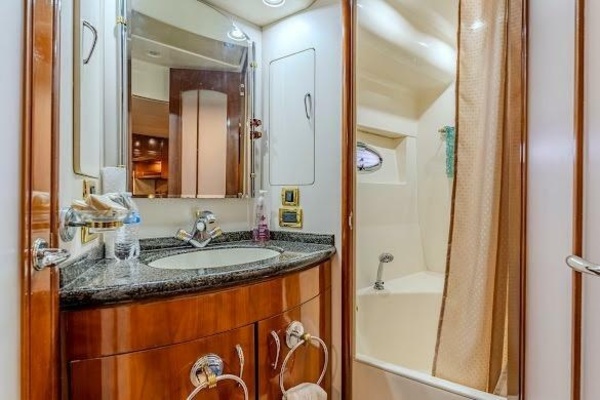59ft Carver Yacht For Sale