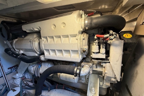 Bertram 390 Convertible Yacht For Sale