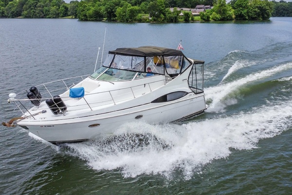 2002 Carver 36 350 Mariner