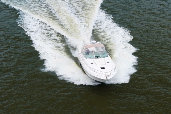 Photo of the 2002 Sea Ray 410 Express Cruiser "JACKPOT"