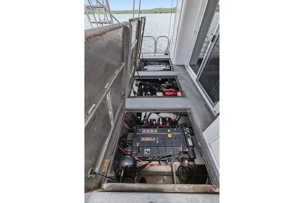 NO GUTS NO STORY 75ft Sumerset Yacht For Sale