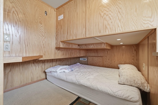 NO GUTS NO STORY 75ft Sumerset Yacht For Sale