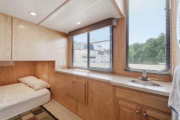 NO GUTS NO STORY 75ft Sumerset Yacht For Sale