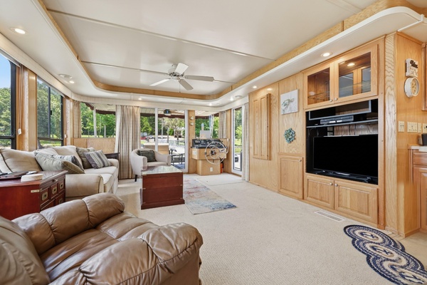 NO GUTS NO STORY 75ft Sumerset Yacht For Sale