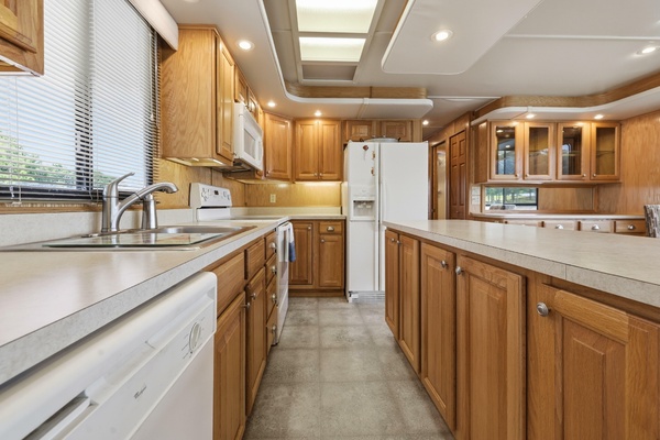 NO GUTS NO STORY 75ft Sumerset Yacht For Sale
