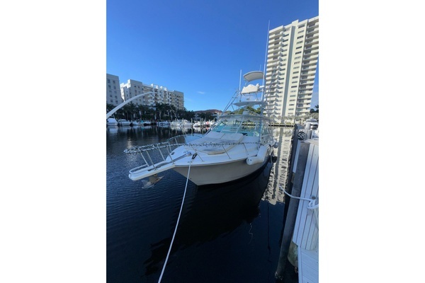 Photo of the 2001 Cabo 35 Express "Island Oasis"