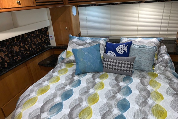 WHY KNOT 39ft Carver Yacht For Sale
