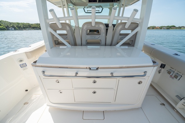 Boston Whaler 380 Outrage - Worth the Tiempo
