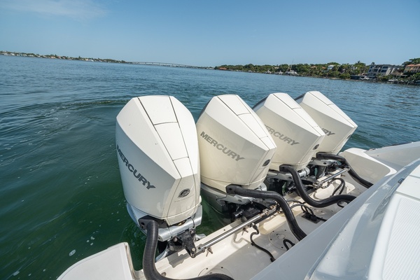 Boston Whaler 380 Outrage - Worth the Tiempo