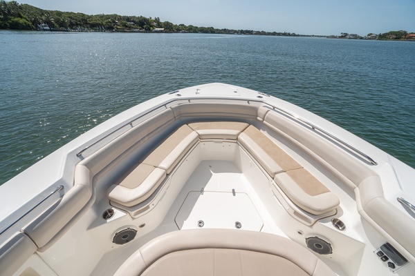 Boston Whaler 380 Outrage - Worth the Tiempo