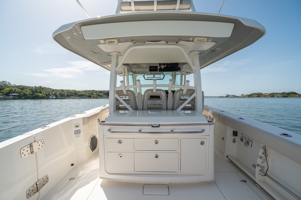 Boston Whaler 380 Outrage - Worth the Tiempo