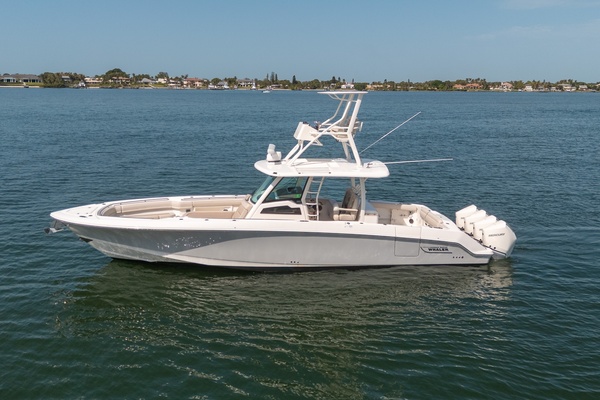 Boston Whaler 380 Outrage - Worth the Tiempo