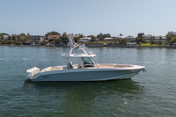 Boston Whaler 380 Outrage - Worth the Tiempo