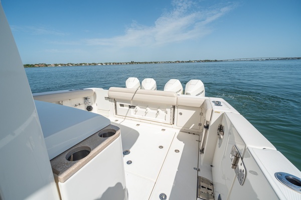 Boston Whaler 380 Outrage - Worth the Tiempo