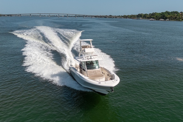 Boston Whaler 380 Outrage - Worth the Tiempo