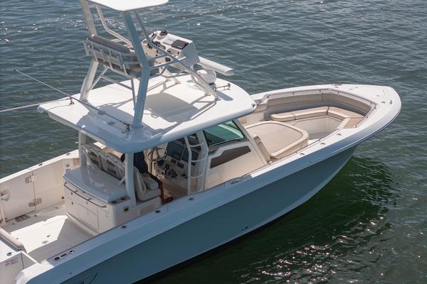 Boston Whaler 380 Outrage - Worth the Tiempo