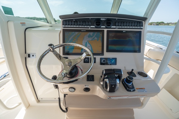 Boston Whaler 380 Outrage - Worth the Tiempo