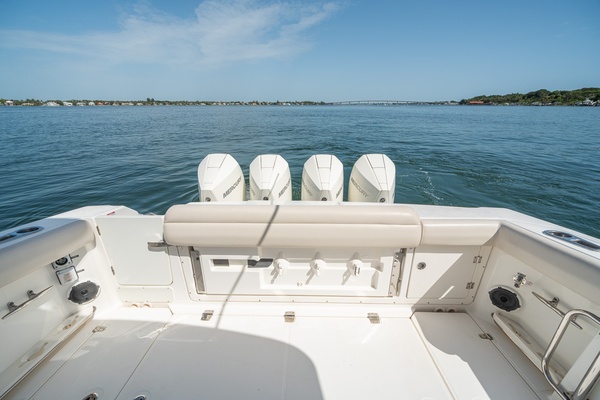 Boston Whaler 380 Outrage - Worth the Tiempo