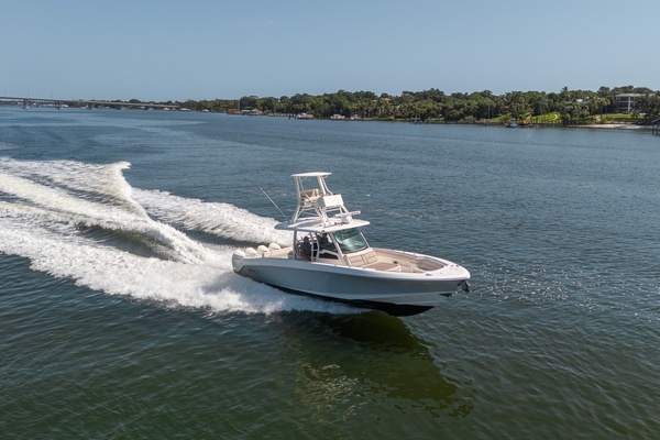 Boston Whaler 380 Outrage - Worth the Tiempo