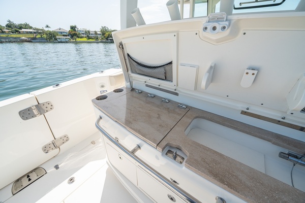 Boston Whaler 380 Outrage - Worth the Tiempo