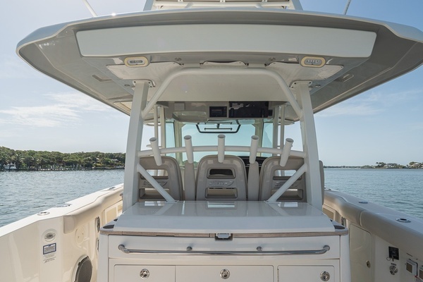 2021 Boston Whaler 38
