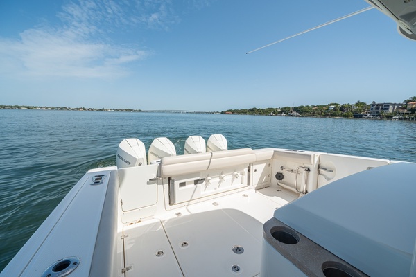 Boston Whaler 380 Outrage - Worth the Tiempo