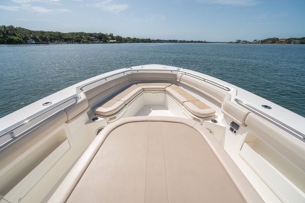 Boston Whaler 380 Outrage - Worth the Tiempo