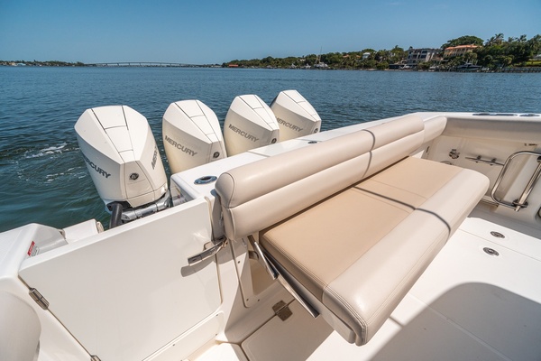 Boston Whaler 380 Outrage - Worth the Tiempo