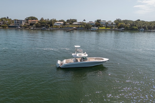 Boston Whaler 380 Outrage - Worth the Tiempo