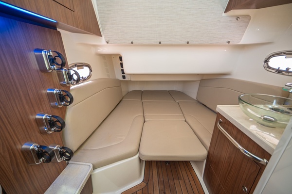 Boston Whaler 380 Outrage - Worth the Tiempo